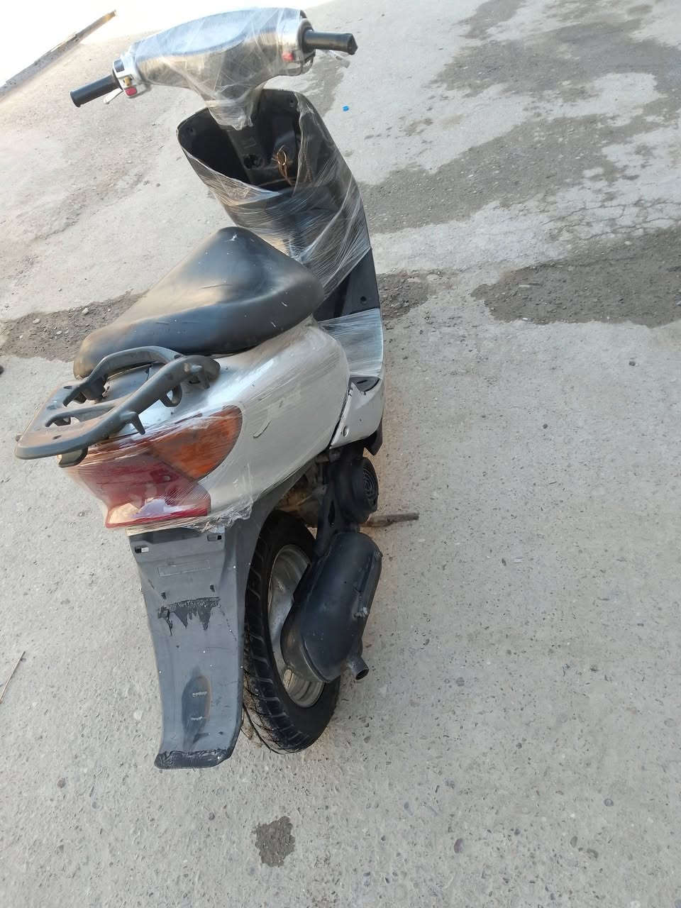 دراجه عصفوريه سرعه 60 تشتغل سلف وهندر مكينه ناعمه شلعه ومعدل كهربائياتهه كلهه شغاله  قفل ستيرن قفل جنطه كله شغاله سعر 200مكاني بغداد مدينه الصدر شراي يتصل ***********بيه واتساب
