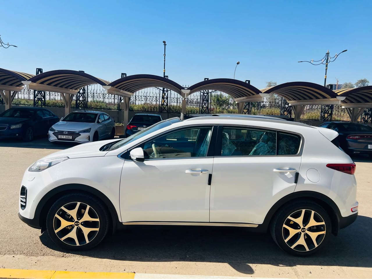 سلام عليكم سبورتج جيتي لاين موصفات معروفه اعلى فئه. مديل ٢٠١٩
مكفوله من صبغ والتبديل  والفتح 
ماشيه ٦١حقيقي 
السعر ١٩٩
وبيه مجال كلش قليل  بدون احراج  يعني حك الجيه فقط 
مكان بغداد الدوره 
*********** بغداد, العراق
