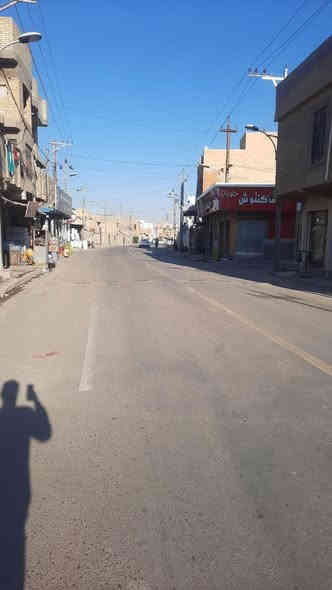 ⭕️تسلسل: 1028
🟢للبيع عقار تجاري ركن يحتوي على دار سكني وثلاثة محلات تجارية في الفلوجة حي المعتصم قرب صيدلية الاوفياء 🏡
            
                     📢 على بركة الله 📢
📍نوع الملك = طابو صرف سند     
📍المساحة بالسند= ٣٢٦ م
📍المساحة واقع الحال: ٣٤٠ م
📍الابعاد : ٢٠م ❌ ١٧ م
📍 شارع : ٢٠ م وشارع ١٠ م
📍بناء طابوق الثمانينات 
🟢يحتوي على ثلاث محلات تجارية مستأجرة بمبلغ ٥٠٠ الف دينار شهرياً 

🟢مشيدات الدار ويحتوي على
غرفتين نوم وصالة ومطبخ ومدخل وصحيات وحمام

✳️سعر بيع العقار : ٣٦٥ مليون دينار قابل للتفاوض

🟢مكتب دجلة الهندسي للعقارات حي الجولان قرب صناعة الجولان للسيارات مجاور سوبر ماركت الهلال
للاستفسار  الاتصال
‏‭٠٧٥٠ ٦١٤ ٦١٩٠‬
‏‭+٩٦٤ ٧٨٢ ٩١٧ ٤٧٠٨‬
