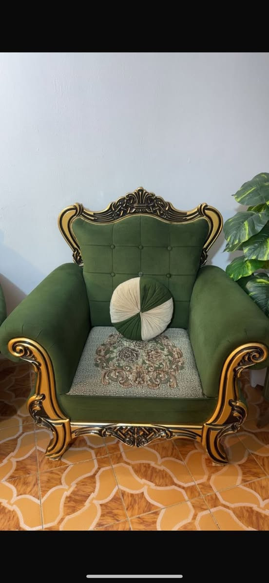 تخم ملكي 10مقاعد نضيف مكاني الشعب السعر 350 ألف للاستفسار الاتصال على الرقم ***********
