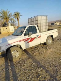 سياره بكم للبيع موديل 2000 اللون ابيض مصبوغ احزام محرك و كير وشاصي شرط...