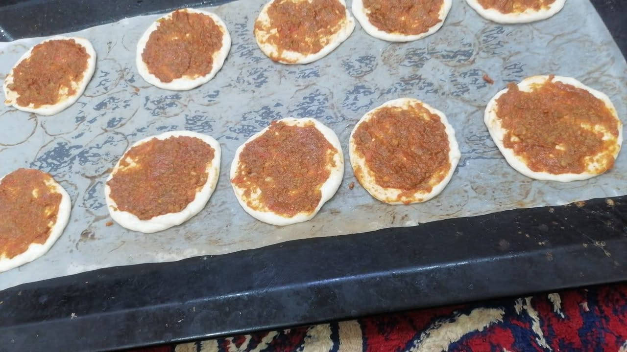 سلام عليكم 
اللهم صلي على محمد وآل محمد الطيبين الطاهرين 
متوفر لحم بعجين للعشه 
وسمبوسه وبورك 
دولمه متوفر الي يريد يحجز ع غدة باجر


**إذا كنت صاحب هذا الإعلان وتريد حذفه لأي سبب، رجاءا أرسل رسالة إلى الدعم الفني**