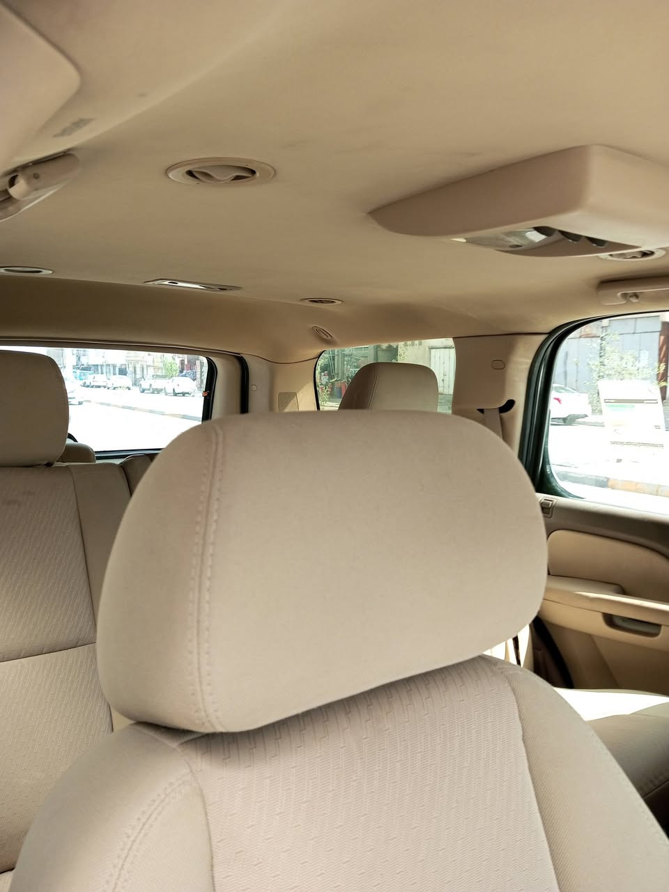 السلام عليكم  سيارة وراد خليجي للبيع موديل 2012ضبغ عام سورنا موجود ضربة خفيفة بالدوسه استفسار اتصل ع الرقم ***********
