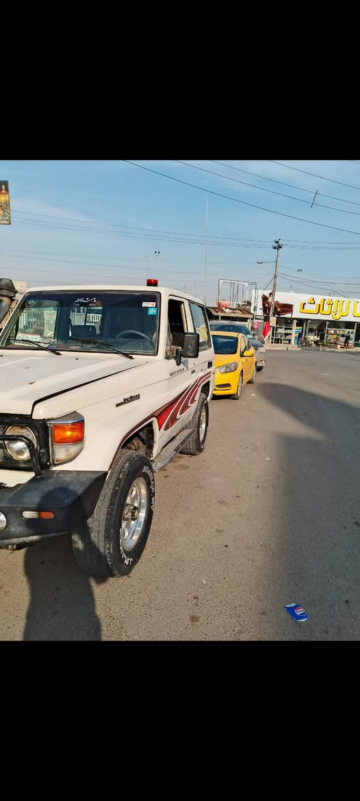 سلام عليكم لاندكروزر تويوتا ربع تبريد محرك 6 سلندر بخاخ مو كابريتا سياره جاهزه من كلشي  شاص سياره جديده كير محرك فور ويل كله مكفول شاصي اكسل كفاله موديل 1984 سياره جاهزه سعر 75 عنوان بغداد ***********

