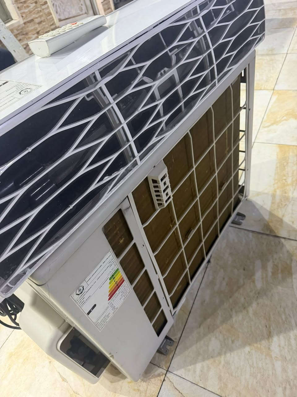 ‏سلام عليكم
‏سبلت اثنين طن ‏إل جي انفيرتر تحكم 
‏نظيف جدا  ￼غاز كامل
السعر -700 الف
العنوان-رمادي الجزيرة شارع الجراشي￼
￼مبايل- ***********
