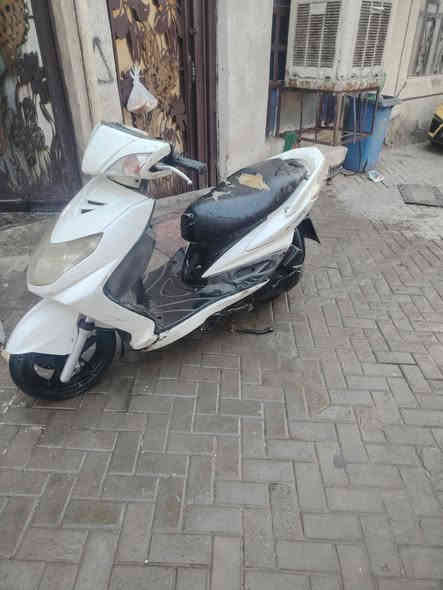 سلام عليكم شباب عندي سكنس ياباني فحل نوزل كينة مكفولة بس يرادلة ملحضات باتري وقمجي مال بريك عندي بس عوزك شدة رايدة 650 بية مجال الطيبين عنوني بغداد مدينة الصدر قطاع 55 هاتف ***********
