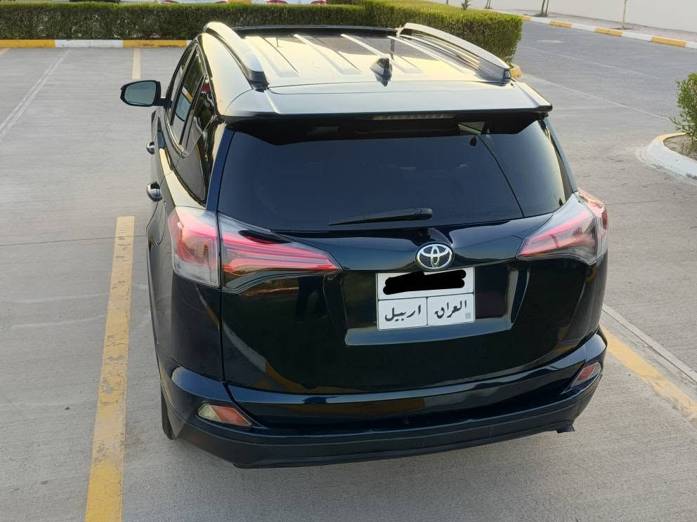 toyota rav4 2018 XLE 
‎(سعری :155 وەرەقە مەجال )
‎
‎تۆیۆتا ڕاڤ فۆڕ 
‎مۆدیل : 2018 
‎١٢٨ هەزار کم ڕۆشتیە 
‎مواسەفات: XLE سلاید فول مواسەفات 
‎ناو سپی ، ڕاداری ئاوێنە ، سندوق شەفت ...هتد 
‎دەبل ئەکسل 
‎گێرو مەکینە بەشەرت 
‎دوو پارچەی سبوخە (سندوق ، بۆنید )
‎ئەرباگ بیلادیە نەتەقیە  
‎سەنەوەی دوو مانگی مایە 
‎شوێن هەولێر 
‎ڕەقەم تەلەفۆن : *********** 
‎رەقەم شانسی : 
‎2T3RFREVXJW837205
‎ أربيل, العراق

