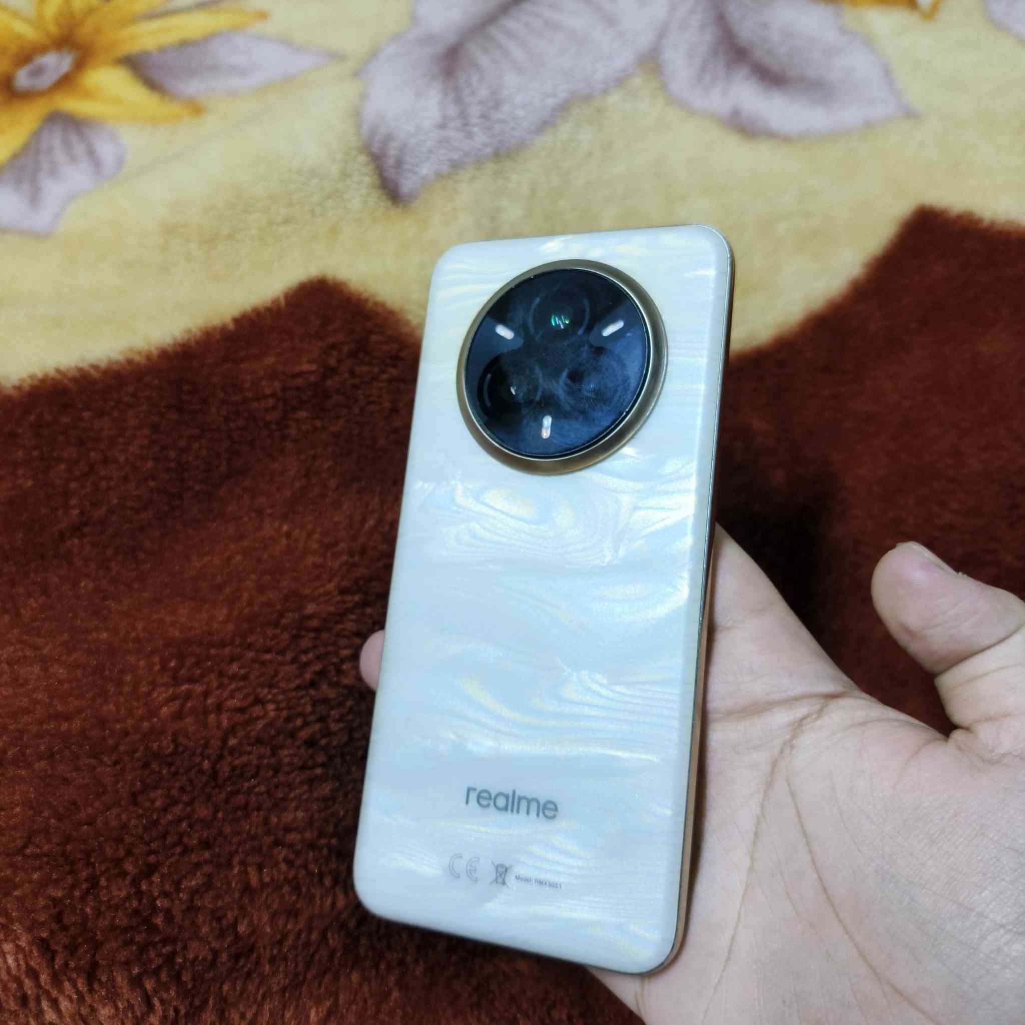 Realme 14 Pro+ 5G باللون الأبيض، والذي يتميز بتصميم خلفي رخامي

كامرة امامية قوية
كامرة خلفية قوية
سعر جدا مناسب وتساب : ***********
او اتصال💜
