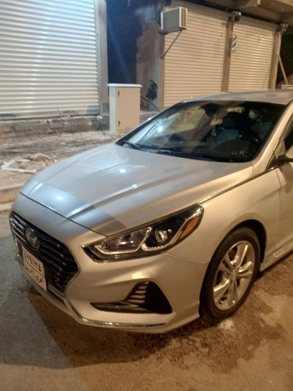 سلام عليكم سوناتا للبيع موديل 2018رقم اربيل باسم  شركه فول مواصفات ما عده الفتحه السياره حادثة خفيف الايرباك سالم مكان السياره في البصره السعر130
رقم الهاتف ***********واتساب 
0772935888
