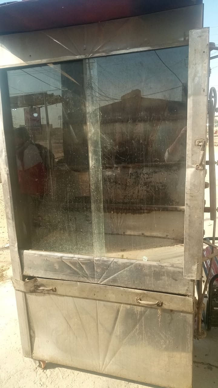 يوجد لدينا شوايه دجاج نضيفه
سعر 300بها مجال قليل  تواصل على رقم ***********
