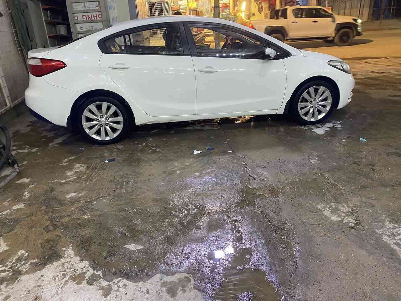 سلام عليكم سيراتو 14 رقم اربيل دولي سنويه جديده جاهزه من كلشي حداديه مكينه كير تايرات كله جديد مكينه 1600 السياره بيها صبغ بيبان اثنين ونص عتبه ضربه ستوته وبيها باب السايق شويه بارد باقي مكفول اخوان كاتب كل التفاصيل سعر 108 بيها مجال الشراي يتصل *********** مكاني نجف
