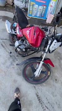 درجة نارية للبيع موديل 2014 الموجود  في الصورة   07874386740