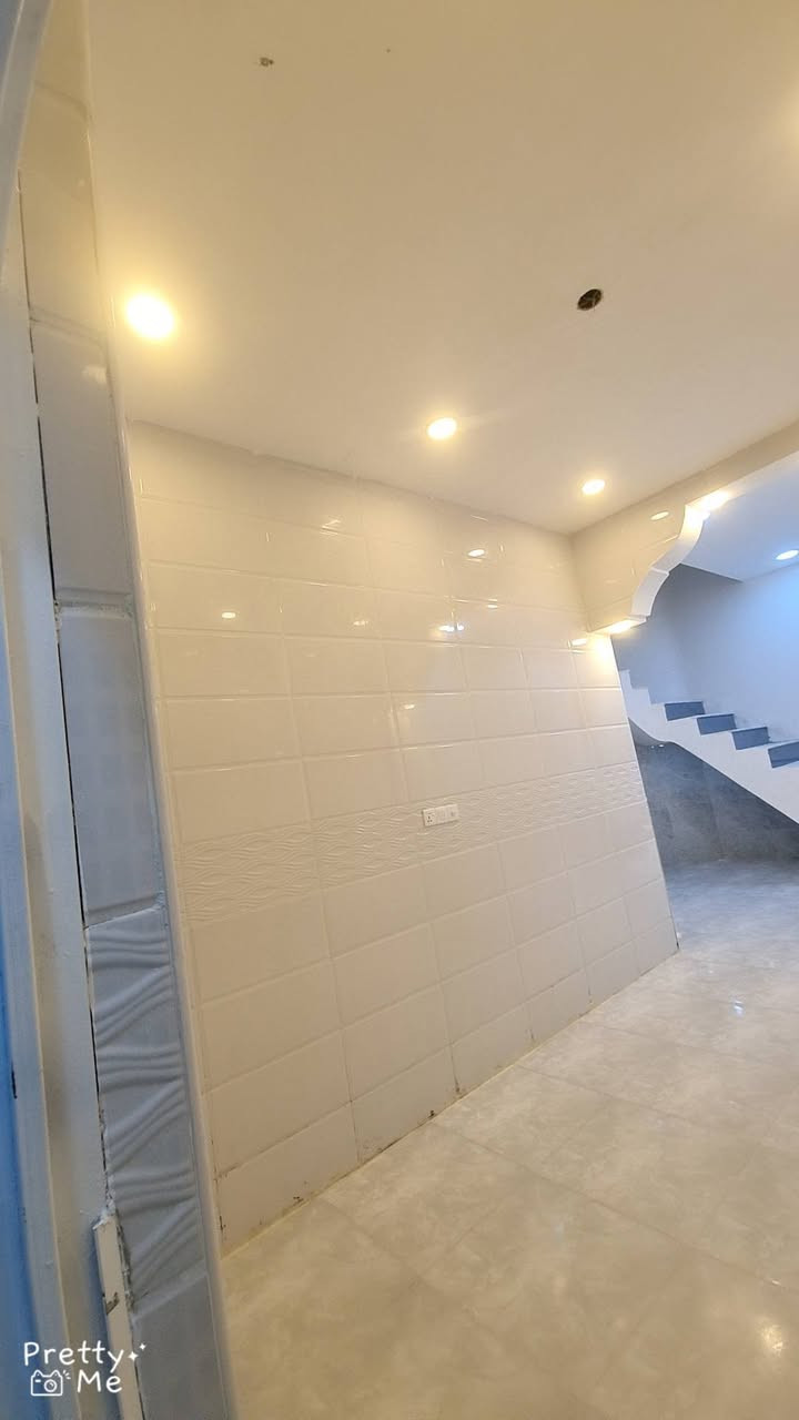 دار للبيع المساحة ١٠٥ متر واجهة البيت ٧ متر والنزال ١٥ زراعي سند ٢٥ حي العسكري دوانم حجي لازم  ***********
