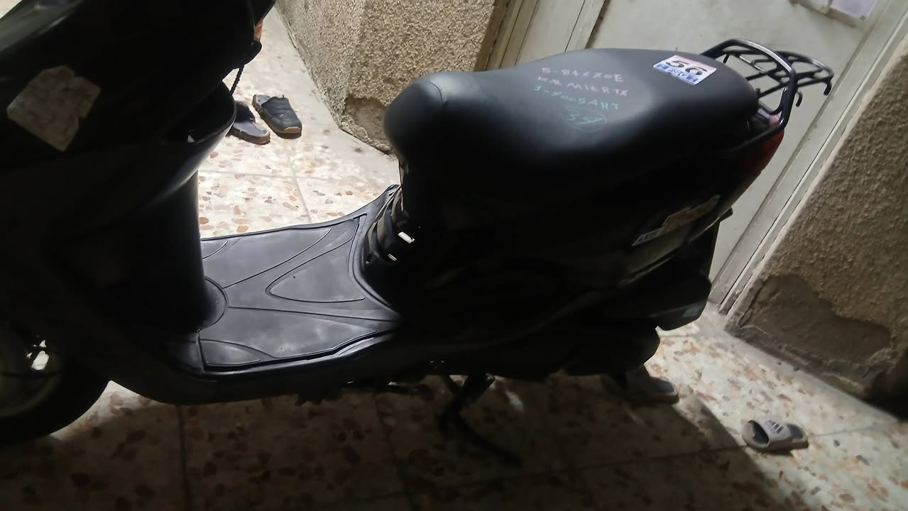 بريز حديث نوزل للبيع دراجه حلوه مكفوله بس بيها نواقص بسيطه كلشي جديد بيها وشغال كهربايئات تخم تايرات جديد السعر ٥٥٠ وبيها مجال بسيط حك الجيه *********** بغداد الشعب فلكه صباح الخياط
