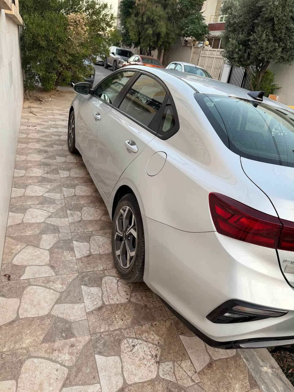 � كيا فورتي 2020 للبيع 🚘

إذا كنت تبحث عن سيارة عملية، اقتصادية، وشكلها عصري، فهذه السيارة تستحق المشاهدة.

✅ موديل 2020
✅ ممشى 83 ألف ميل
✅ استخدام شخصي
✅ بحالة جيدة جداً
✅ صيانة دورية واهتمام مستمر
✅ جاهزة للاستخدام مباشرة

السيارة مريحة داخل المدينة وعلى الطرق الخارجية، وتتميز باقتصاد جيد في استهلاك الوقود واعتمادية عالية.

📍 المعاينة خير برهان
📞 للجادين فقط، التواصل على الخاص أو الاتصال

السيارة بحالة طيبة وسعرها مناسب لحالتها، وأرحب بالفحص لدى أي جهة يختارها المشتري.

#كيا_فورتي #Kia_Forte #سيارات_للبيع #أربيل #العراق #موديل_2020 أربيل, العراق


**إذا كنت صاحب هذا الإعلان وتريد حذفه لأي سبب، رجاءا أرسل رسالة إلى الدعم الفني**
