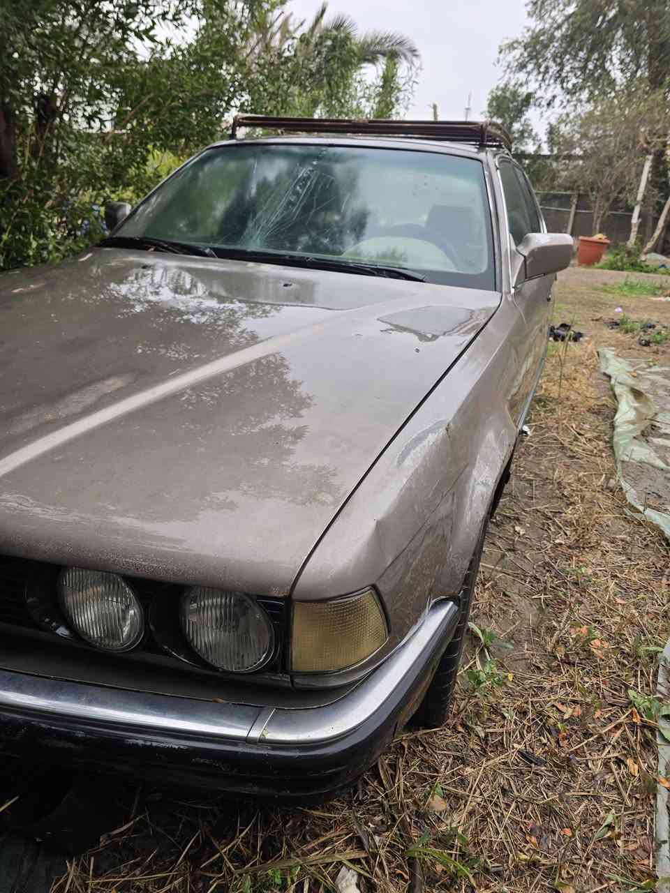 السلام عليكم البيع بي ام موديل 92 رقم بغداد الماني جديد بيه بس محرك ويرادله تايرات 
***********
