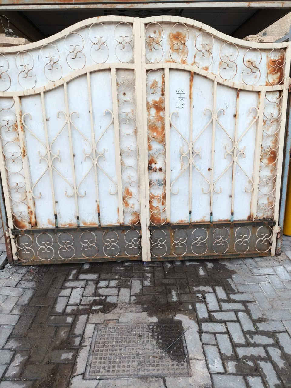 #حداد_متنقل_داخل_((#البصره))
تصليح كافة البيبان والكرفانات
عمل سقيفه 
عمل اسيجه جينكو
لحيم كافه البيبان التعبانه و ترتيبها
صبغ 
كافة انواع الحداده اسعارنه مناسبه جداا 
بس اتصل وتدلل لباب البيت نوصلك 
*********** اتصال او  واتساب
