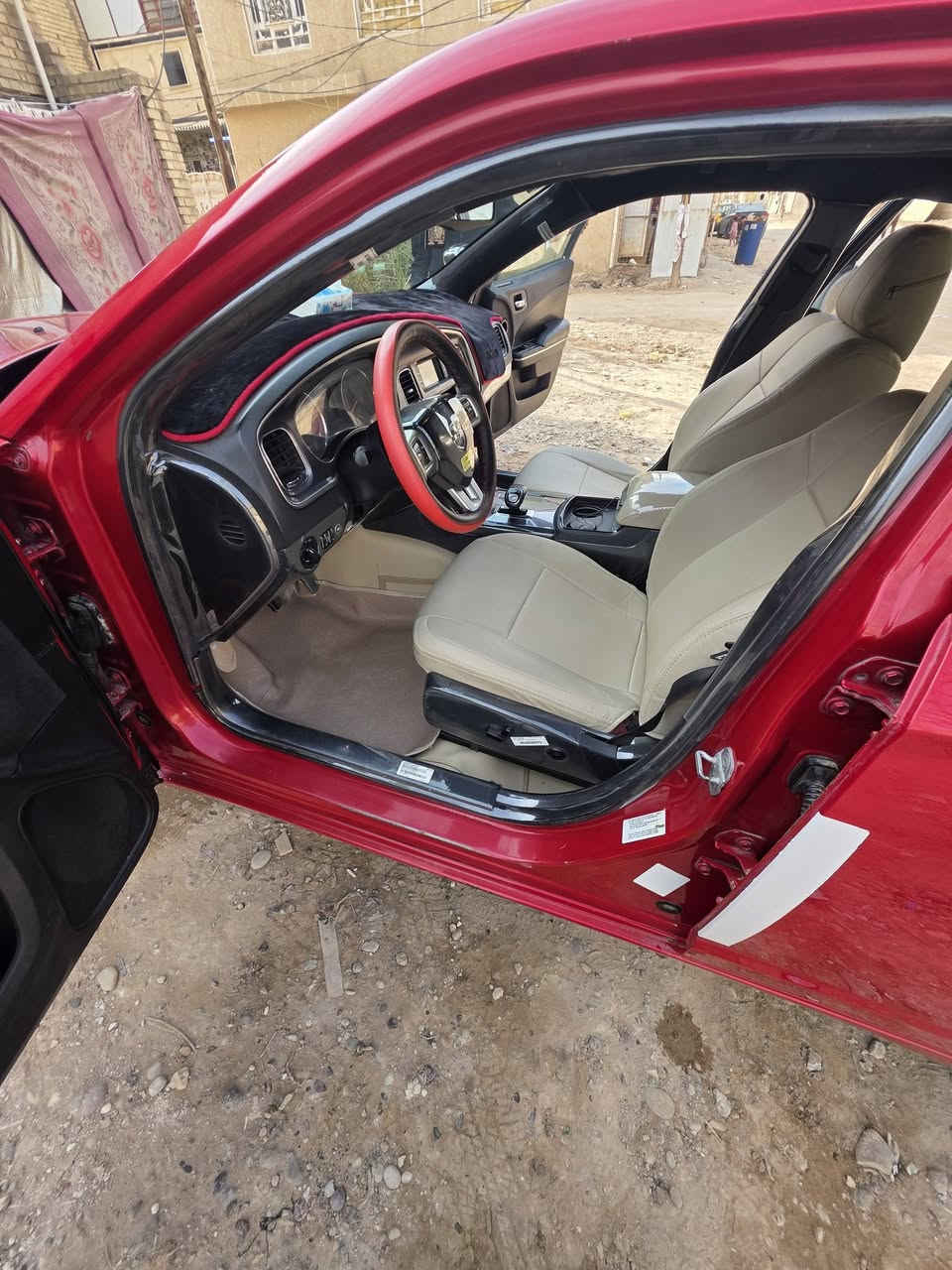 مرخصت الدمن المحترم
سلام عليكم 
جارجر 2014 البيع 
بيها صبغ بنبد وجنطه وجاملغ خلفي 
مكينه وكير جديد موديل 2018قبل شهر شادهن 
عربانه خلفي هيه وكسل جدبد 
صدر مامي كله جديد 
مكيه 3600
كير طيارة 8نمر 
تخم تاير جديد 

سعر 150وبيها مجال 
***********
***********
