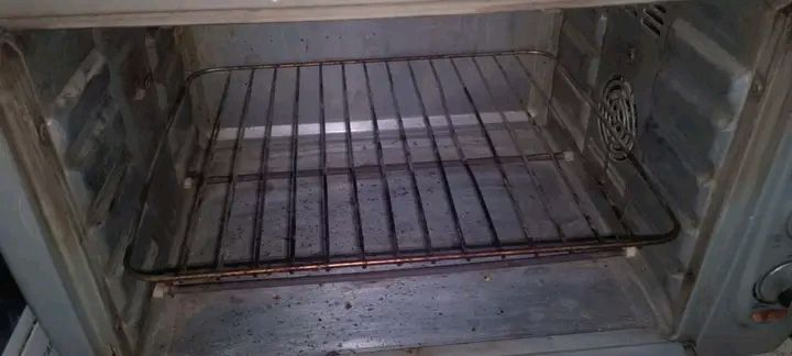 اوفن نظيف حجم كبير ياخذ دجاجتين سعر ٢٥ شرط الفحص شراي اتصل يوجد توصيل داخل الديوانيه 
***********
