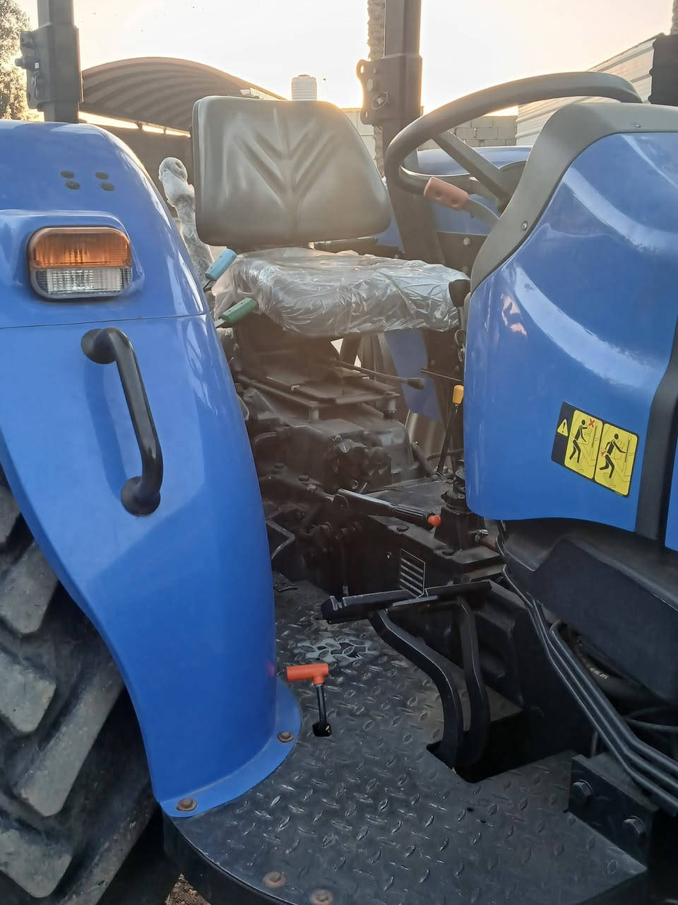 نيو هولند 80 حصان موديل 2022 مشتغله 1000 ساعه رقم اربيل حره تريد تحويل او وكاله للإستفسار اكثر اتصل على الرقم
***********
***********
