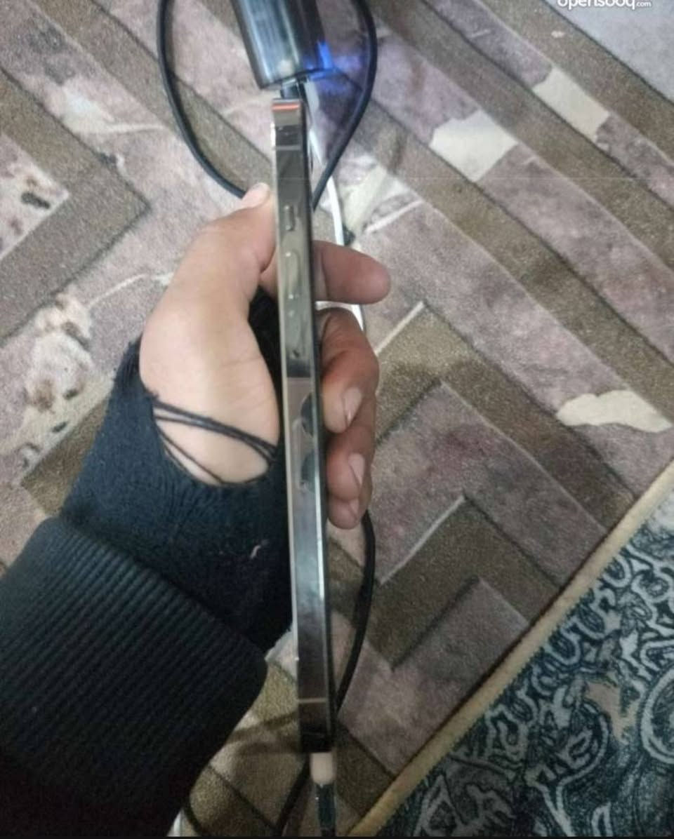 ايفون 12بروماكس جهاز مبدل فقط شاشه جهاز كله شغال فيس ايدي شغال بطاريته وضهر مكسور  78جهاز نضيف وكرتونه ويا سعر375شراي لا يتعبنه ***********
