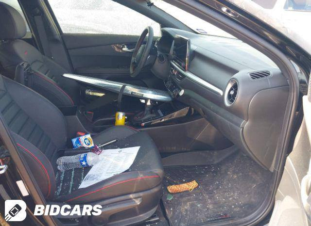 السلام عليكم كيا فورتي موديل 22 رياضي گير عادي لون اسود GTI TURBO 
السيارة بدون حادث مراوس بسنتافيا 
المكان بغداد 
*********** للاستفسار واتساب
