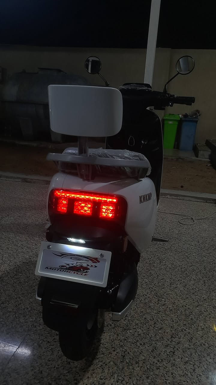 للبيع دراجه شحن B09 موديل2026
مواصفات ✅
1-تمشي60كيلو 
2-نضام P
3-لايت امامي زنون
4-لايت خلفي اليدي
5- سرعه 70حقيقي 
6-نضام دسك امامي خلفي 
7-بطاريات عدد6....... 32واط 
8-ملف 2000 اقوه شي
9-جنطه 
سعر الدراجه مليون وخمسين الف وبيه مجال للطيبين
الدراجه جديده كلش ماشيه1000كيلو يعني كلش جديده 
مكاني بصره الزبير المربد الجديد رقمي 7730101884
