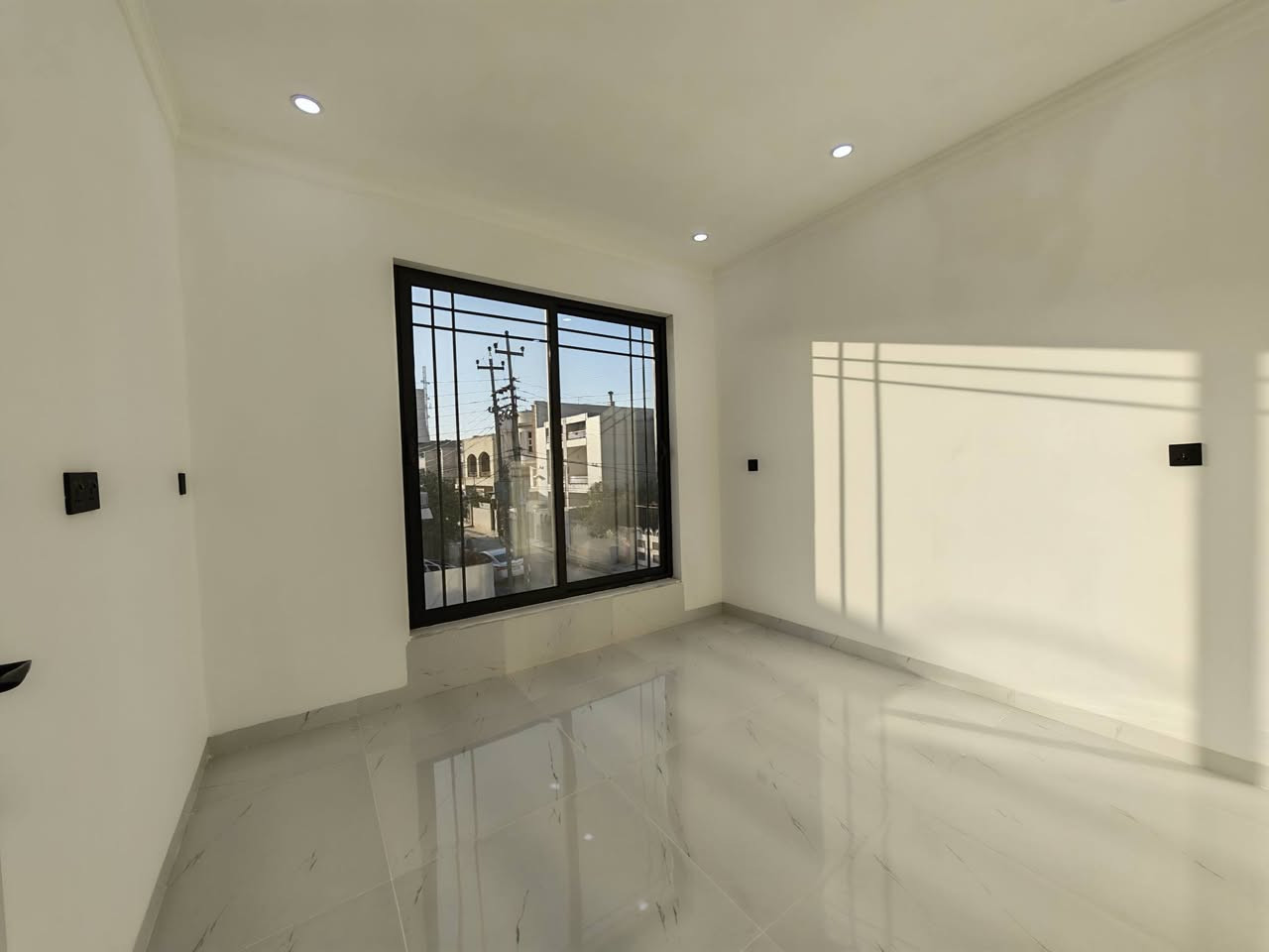 🏠 هەلێکی ناوازە بۆ ئەوانەی بەدوای ماڵی خەونەکانیاندا دەگەڕێن!
​خانوویەک بە ڕووبەری ١٠٠ مەتر لە گەڕەکی عەدالە بۆ فرۆشتن، بە دیزاینێکی سەردەمی و کوالێتی زۆر بەرز.
​✨ تایبەتمەندییەکان:
​🏗️ تازه دروستکراوە: هەموو کەرەستەکان کوالێتی بەرزن (فول مواسەفات).
​📐 ڕووبەر: ١٠٠ مەتر (بە نەخشەیەکی زۆر دڵگیر و فراوان).
​📍 ناونیشان: گەڕەکی عەدالە - شوێنێکی ئارام و نزیک لە هەموو خزمەتگوزارییەکان.

​🔑 ئەم خانووە بۆ ژیانێکی ئاسوودە دروستکراوە!

📞 بۆ پەیوەندی و بینینی خانوو:
[***********]
​
​🏠 فرصة ذهبية في حي العدالة! منزل الأحلام بانتظارك
​منزل للبيع بمساحة ١٠٠ متر، بناء حديث (صفر) بتشطيبات راقية جداً (Super Deluxe).
​✨ المواصفات:
​🏗️ البناء: حديث وجديد كلياً، تم استخدام مواد بناء من الدرجة الأولى.
​📐 المساحة: ١٠٠ متر (تصميم هندسي مميز يستغل المساحة بالكامل).
​📍 الموقع: حي العدالة - منطقة هادئة وراقية وقريبة من جميع الخدمات.
​
​🔑 منزل جاهز للسكن الفوري بمواصفات عالية الجودة!
📞 للاستفسار والمعاينة يرجى الاتصال على:
[***********]
​#خانوو #فرۆشتن #عقار #عقارات #منزل_للبيع #عەدالە #العدالة #RealEstate #HouseForSale #LuxuryHome
​#abdlaziz
#a2z
