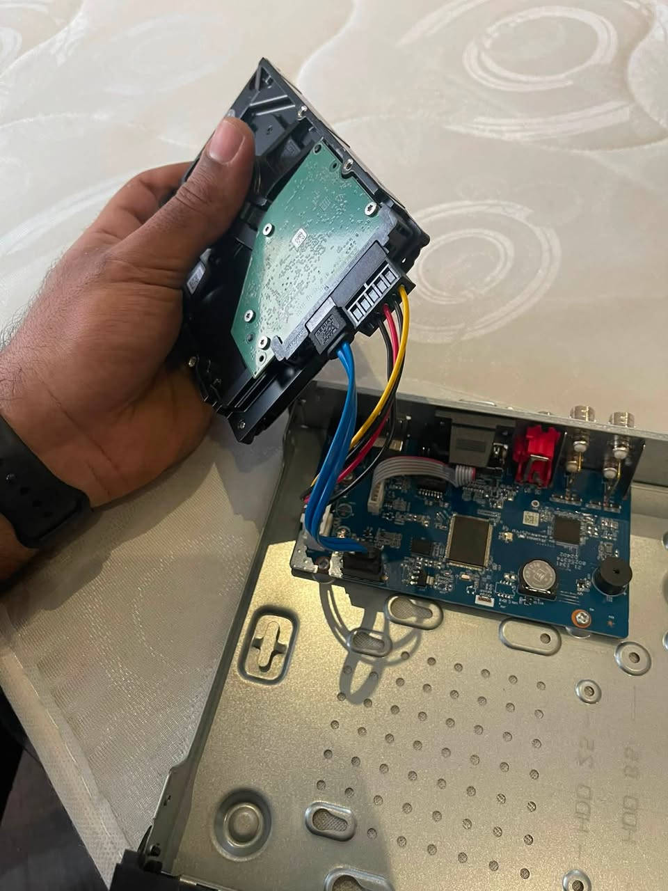 جانب من اعمالنا في منطقة القبلة
جانب من تنفيذ سستم كاميرات نوع دهوا الغنية عن التعريف 
في منطقة القبلة بنظام الانلوكً
مستعدون لتجهيز المنازل والمكاتب والشركات بمنظومات كاميرات المراقبه وفق ادق التفاصيل ومعيار الجودة والدقه
***********
