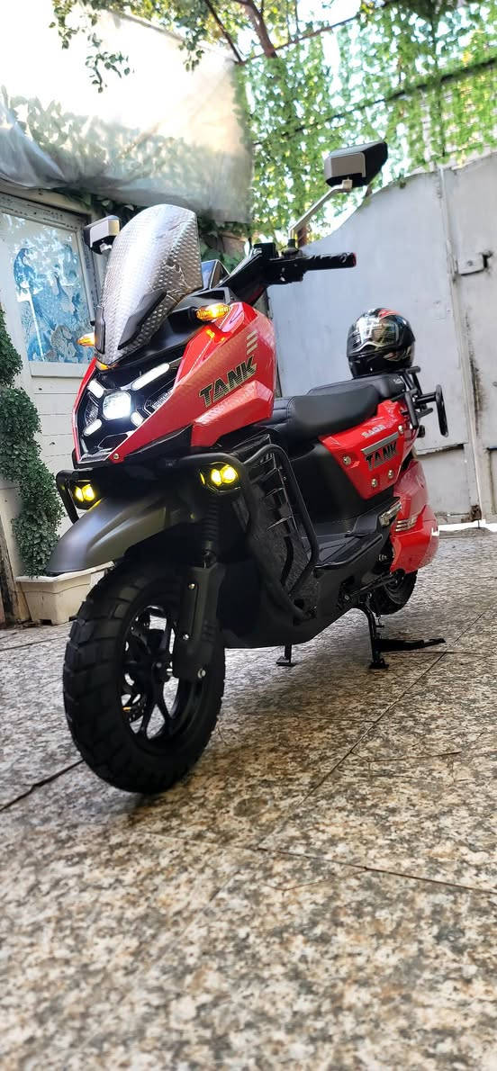 السلام عليكم..دراجه تانك _الصقر_موديل 2026..دخول جديد ..(زيروو_زيروو) غير مستخدم..ضمان لمدة _8_ اشهر من المعرض...عدد البطاريات (8) كرافين...للملف 2000.SPORT...السرعه _60_ ميل ..يعني 90.k كيلو. ..تقطع بل شحنه الواحده اكثر من _80_كيلوو...
السعر (مليون و200).قفل...مكاني بغداد الشعب قرب محكمة الشعب على الشارع العام الشراي يتصل...***********..واتساب موجود
