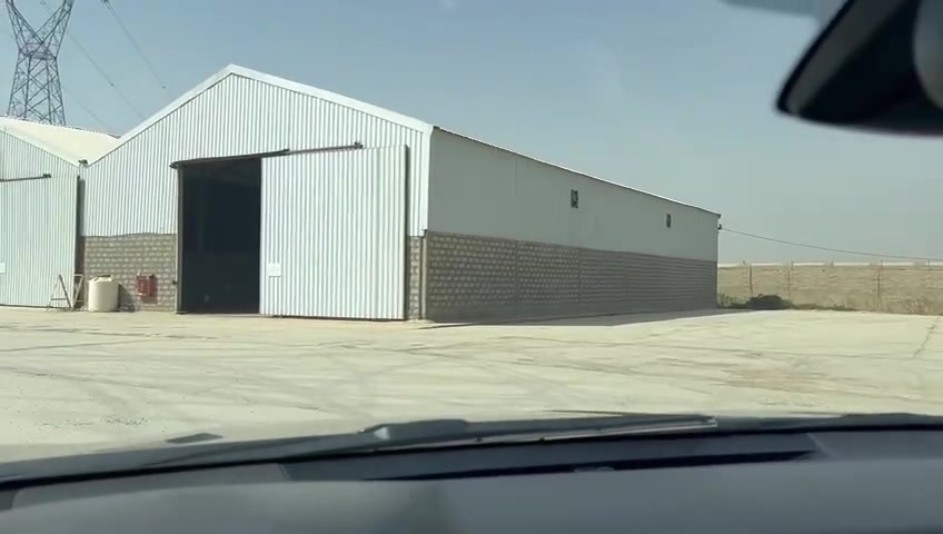 للبيـــــــع موقع تجاري مميز جدا في بغداد ناحية الوحدة قرب سيطرة اللج ( 6 جملونات وإدارة وقبان جسري مشيد على 5 ونص دونم طابو ) ***********
