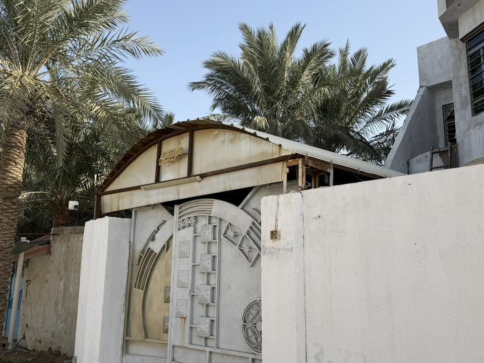 سقيفه للبيع الطول 6 متر والعرض 4 متر السعر خاص  راسل وانه أنطيك السعر خاص او الاتصال ***********
***********
أدمن وافق
