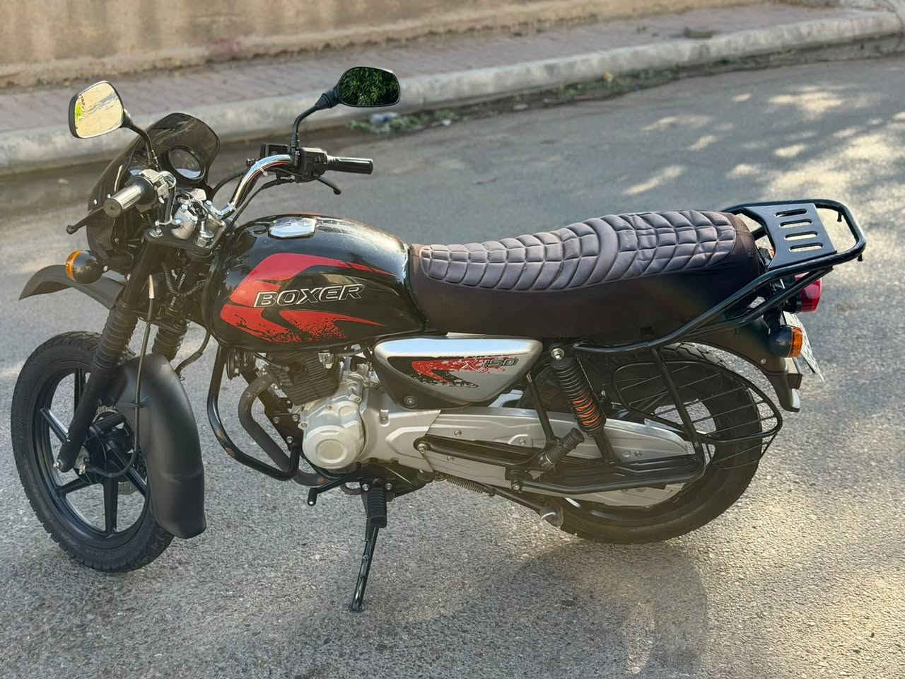السلام عليكم دراجه بوكسر موديل 23للبيع جاهزه كامله الدراجه استخدام شخصي الدراجه جديده بمعنه الكلمه الدراجه مكفوله كفاله عامه ماشيه 25الف وياهه 3سويجات الدراجه رقمهه انكليزي وياهه لوحتين للاستفسار *********** متواجد واتساب أو عل خط فقط المكان بغداد باب المعظم
