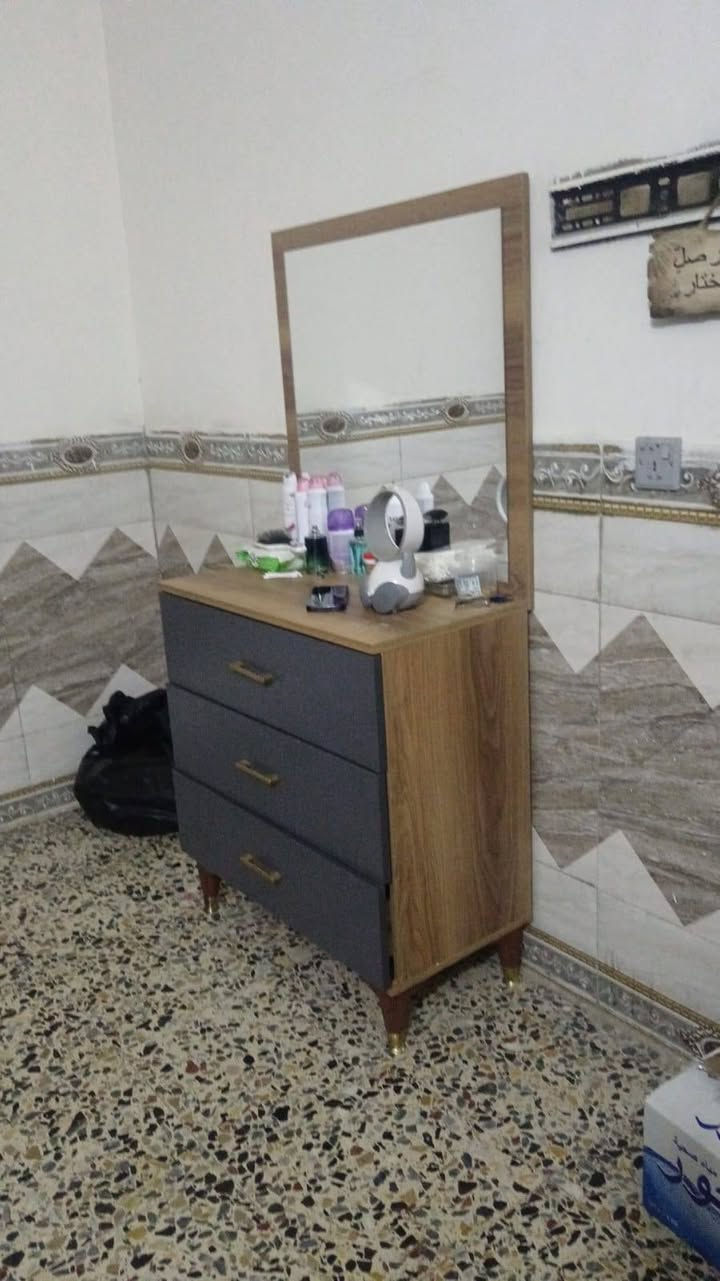 سلام عليكم غرفه نوم البيع هيه ودوشك مالتهه الله شاهد اخذتهه صارلي شهرين 650 من اهل معرض نضافتهه ٩٥ بلميه اريدهه قفل 400 الله شاهد جديده غرفه ***********
