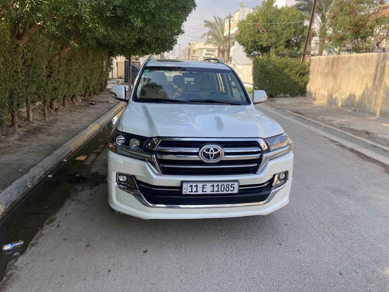 السلام عليكم لاندكروز ١٩ كراند تورنك وكالة ساس محرك ستة سلندر ٤٠٠٠ ماشية ٧٠٠٠٠ الف حقيقي جديدة بمعنى الكلمة وكفالة من الصبغ والحادث ادامة داخل الشركة والسيارة باسمي شادلها تخم تاير جديد 
فتحة سقف سلايت 
تشغيل عن بعد 
خمس بصمات 
صندوق كهرباء 
يدات نيكل 
انارة ترحيب 
مقاعد الامامية كهرباء 
داخل جلد 
ثلاث قطع تبريد مركزي 
شاشة ام الدعاء 
شاشات خلفية 
اضاءة زنون 
دبل ماوس 
حساس امامي خلفي 
زراك لايت 
دشبول لكزز 
مكانها بغداد وسعرها ٥٣٥ للاتصال 
***********
