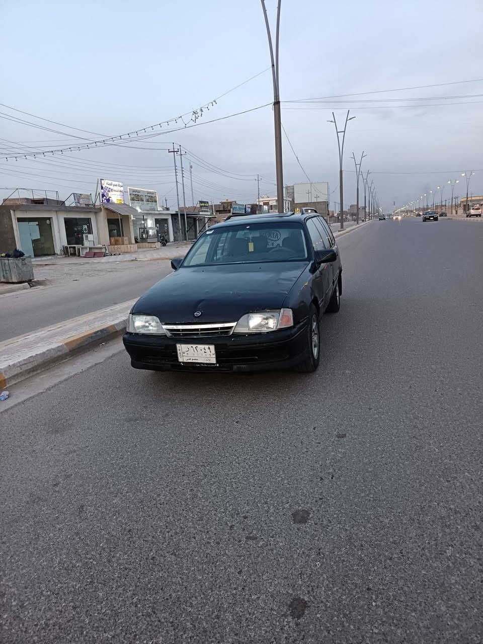 اوبل للبيع موديل 1993. رقم الانبار مشروع وطني سياره جاهزه من كلشي شواصي شركه  بعدهن مكفولان مكينه وكير وصدر واكسل مكفولات بشرط غرفته لك بعده سياره متخلي عليه كلشي ترايك وين متريد سعرهه ٢٥ وبيه مجال مكانه فلوجه تلفون *********** كورك 7505068571  سياره فتحه بيع او مراوس ترهم
