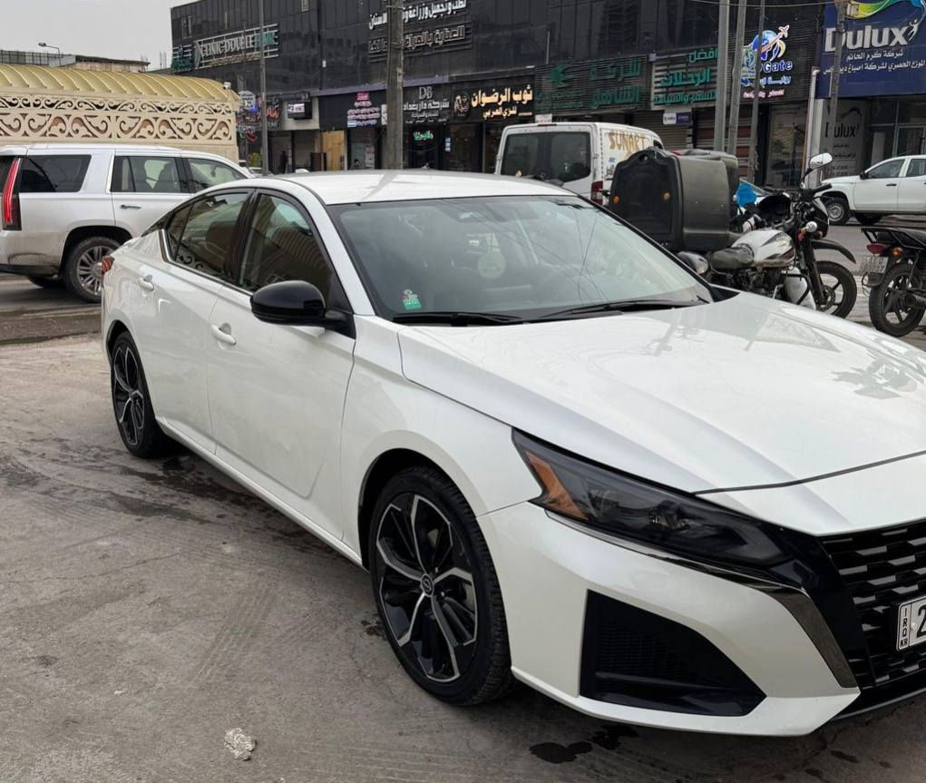 نيسان التيما RS 2025 تأتي بمحرك 2.5 لتر رباعي الأسطوانات، بقوة 188 حصان وعزم دوران 244 نيوتن متر. ناقل الحركة المتوفر هو CVT، ونظام الدفع الأمامي بالعجلات ¹ ².

*المواصفات الخارجية:*

- الطول: 4,900 مم
- العرض: 1,852 مم
- الارتفاع: 1,447 مم
- طول قاعدة العجلات: 2,825 مم
- عجلات مقاس 19 بوصة

*المواصفات الداخلية:*

- شاشة لمس مقاس 12.3 بوصة
- نظام صوت يتكون من 6 سماعات 
- نظام التعرف على الصوت
- منفذ AUX و USB
- شاحن لاسلكي
- مقاعد جلدية 
- وسائد هوائيه
 ¹ ³ ⁴

*ميزات الأمان:*

- نظام الفرملة الطارئة الذكي
- نظام المحافظة على المسار
- نظام قياس ضغط الإطارات
- تقنية مساعدة للتحكم بالضوء العالي

- نظام "برو بايلوت" للقيادة
- رقم صاحب سيارة ***********
-
