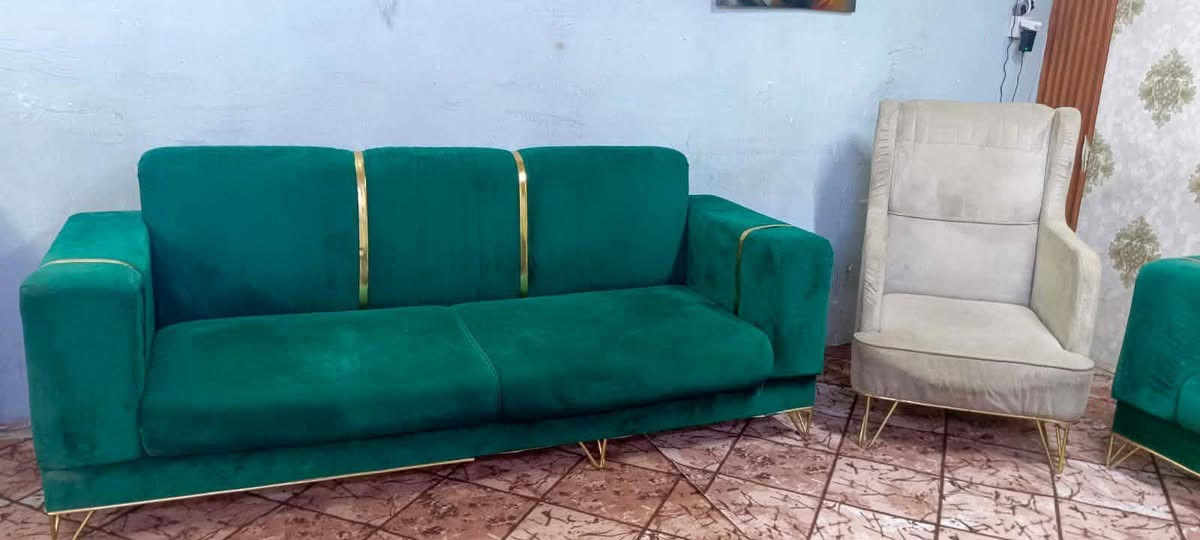 تخم 10 مقاعد نضيف حيل مابي اي ضرر خشب بلوك اسود ع فحص سعره 250 وبي مجال مكاني كاظميه يوجد توصيل *********** يوجد واتساب بغداد, العراق
