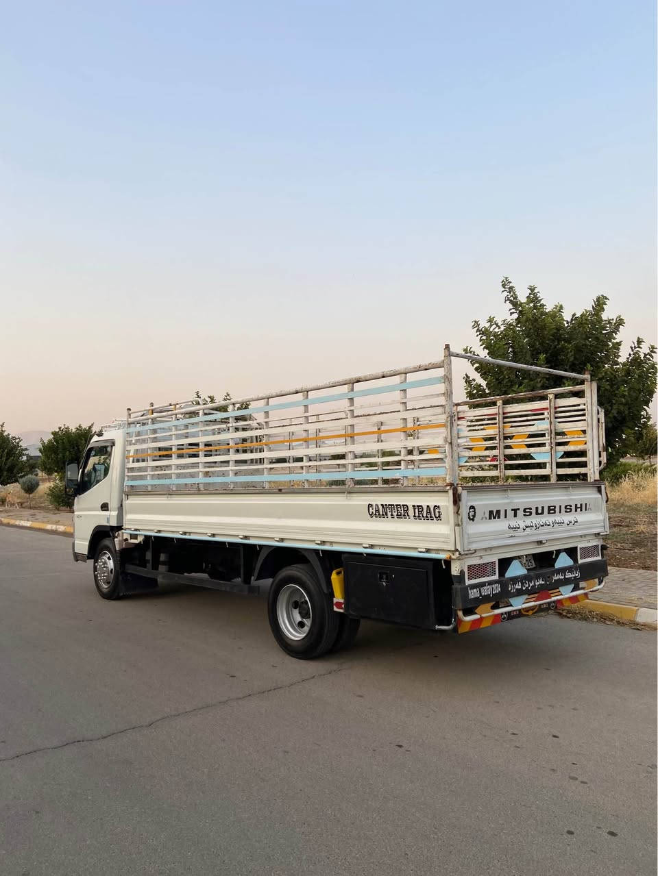 کەنتەر پینج مەتر مودیل ٢٠٠٦ بی لیدران
مەکینە سوپەر حەوت گیر
گیرومەکینەوئەکسل وشانسی بەشەرت
تەبرید گەرم و سارد 
سەیارەکە نمونەی دەحامی بو دەحامی   بەشەرت 
شوین سلیمانی زم ***********
***********
سحر ١٧٠ مجال السليمانية, العراق
