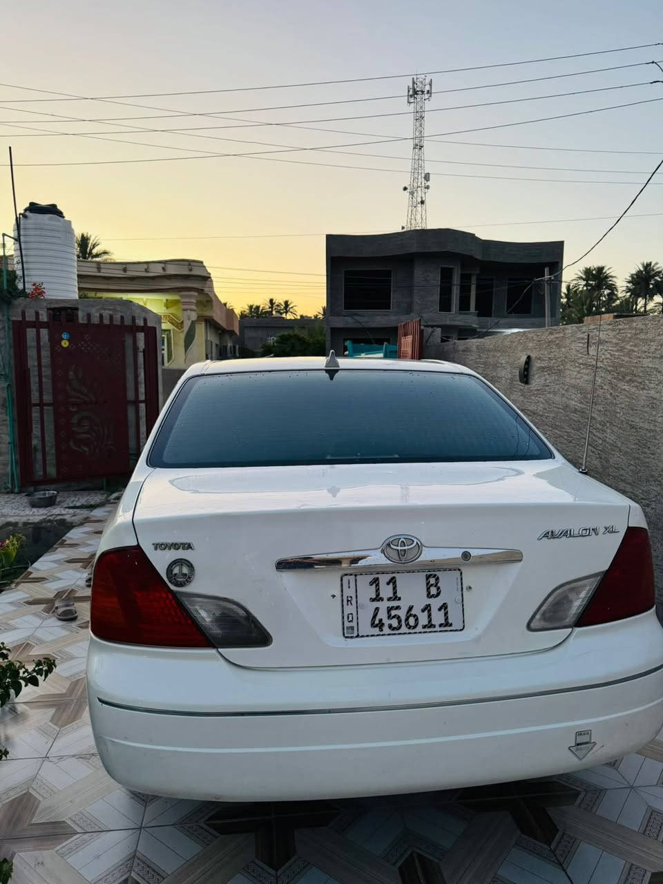 السلام عليكم 
افلوان
موديل 2000 
رقم بغداد 
محرك وكير جديد جدا لا تبخير ولا تنقيص 
صدر اماني خلفي نفض 
تخم تاير جواها 
سياره بيها صبغ 3 قطع بدون دواخل 
سياره مال جاني 
رقم بغداد بسمي شرط التحويل 
مكان السياره صلاح الدين الضلوعيه 
السعر 90 وبيها مجال 
رقمي ***********
