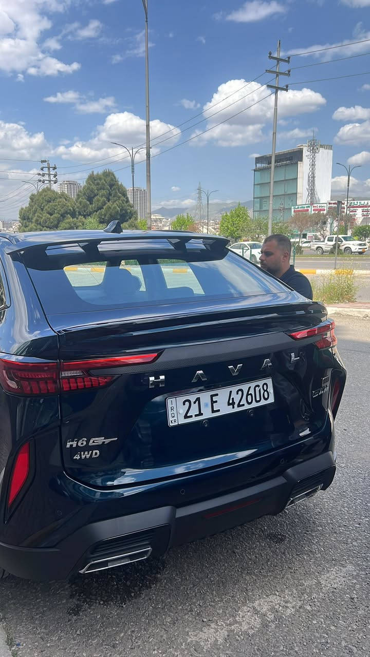 السلام عليكم 
سيارة من شركة نهج العراق هافال للبيع نوع H6 GT  رياضية سيارة نضيفه ماشيه  22الف 
موديل 24 
لون اخضر الداخل جلد مع شامون مع كاربون لون اسود مطعم بأخضر 
بنوراما 
كشنات تدفئة وتبريد 
تحتوي على 8 وضعيات للقيادة (طبيعي ، الخفيف ، الثلج ، المطر ، الطرق الوعرة ، رياضي صوت ، سبورت ، جبال )
كامرة 360 
رادارات جانبيه وأمامية وخلفيه 
سيارة نضيفه بمعنى الكلمة فقط بيها رصعه خفيفه 
عنواني بصرة حي الخضراء 
السعر 43 مليون دينار عراقي وبيها مجال بسيط 
رقم ***********
