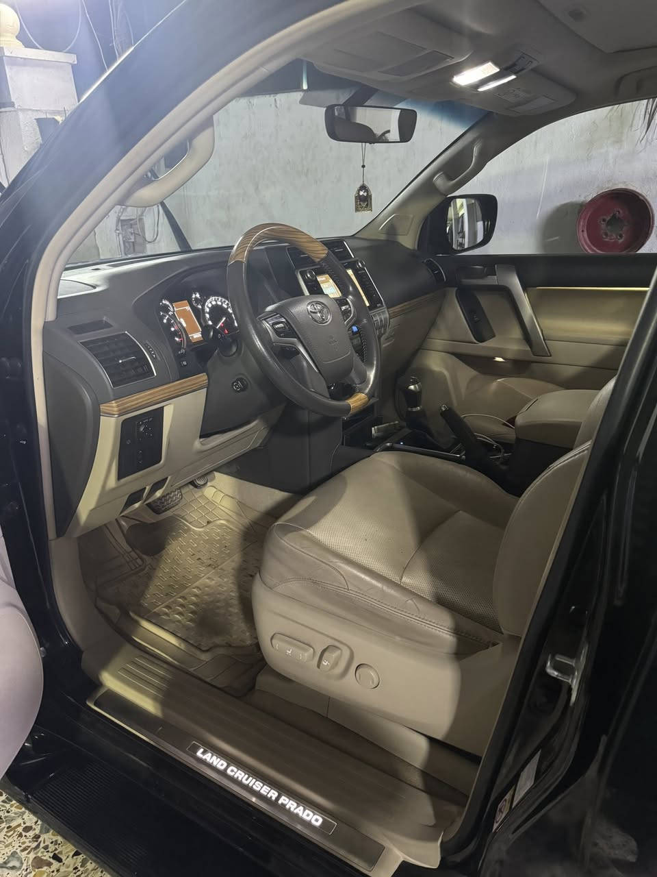 سلام عليكم برادو vxاعلا فاه بالبرادو فول وكالت ساز باب الأول 
رقم السياره بغداد
خمس كامرات 
موديل 2019
ماشيه65000كيلو
الصف الثالث تحكم كهربا
مواصفات vx معروف 
للاستفسار الاتصال ***********
***********
مكاني بغداد الامين الثانيه
