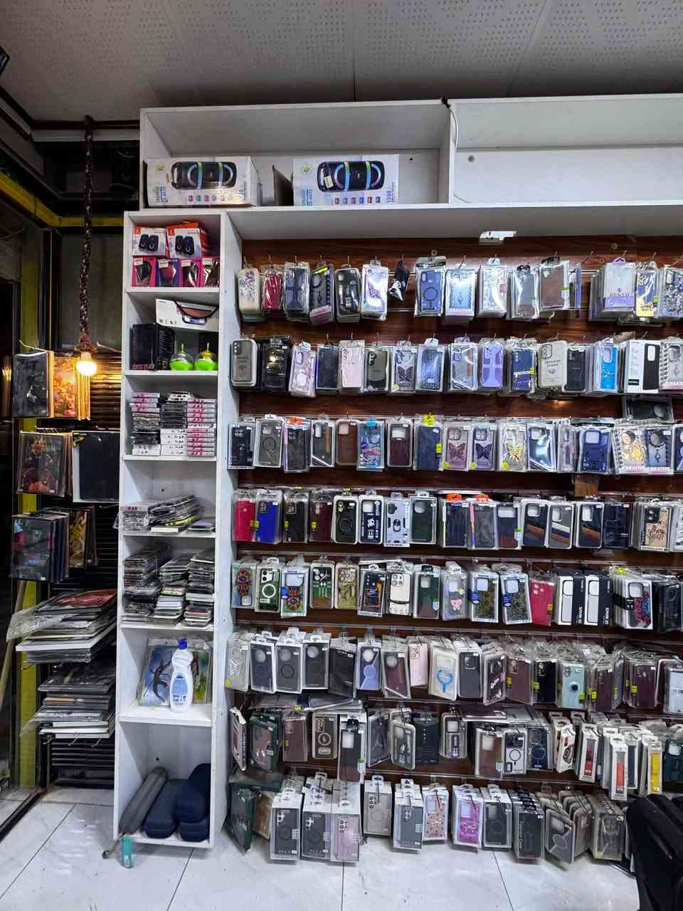 ديكور محل كامل باترينا جام عدد 3 ميز كاشير عدد 3 باترينا رفوف عدد 4 خشب تعليك كفرات 4 طبقات 

هاتف *********** تكريت, صلاح الدين
