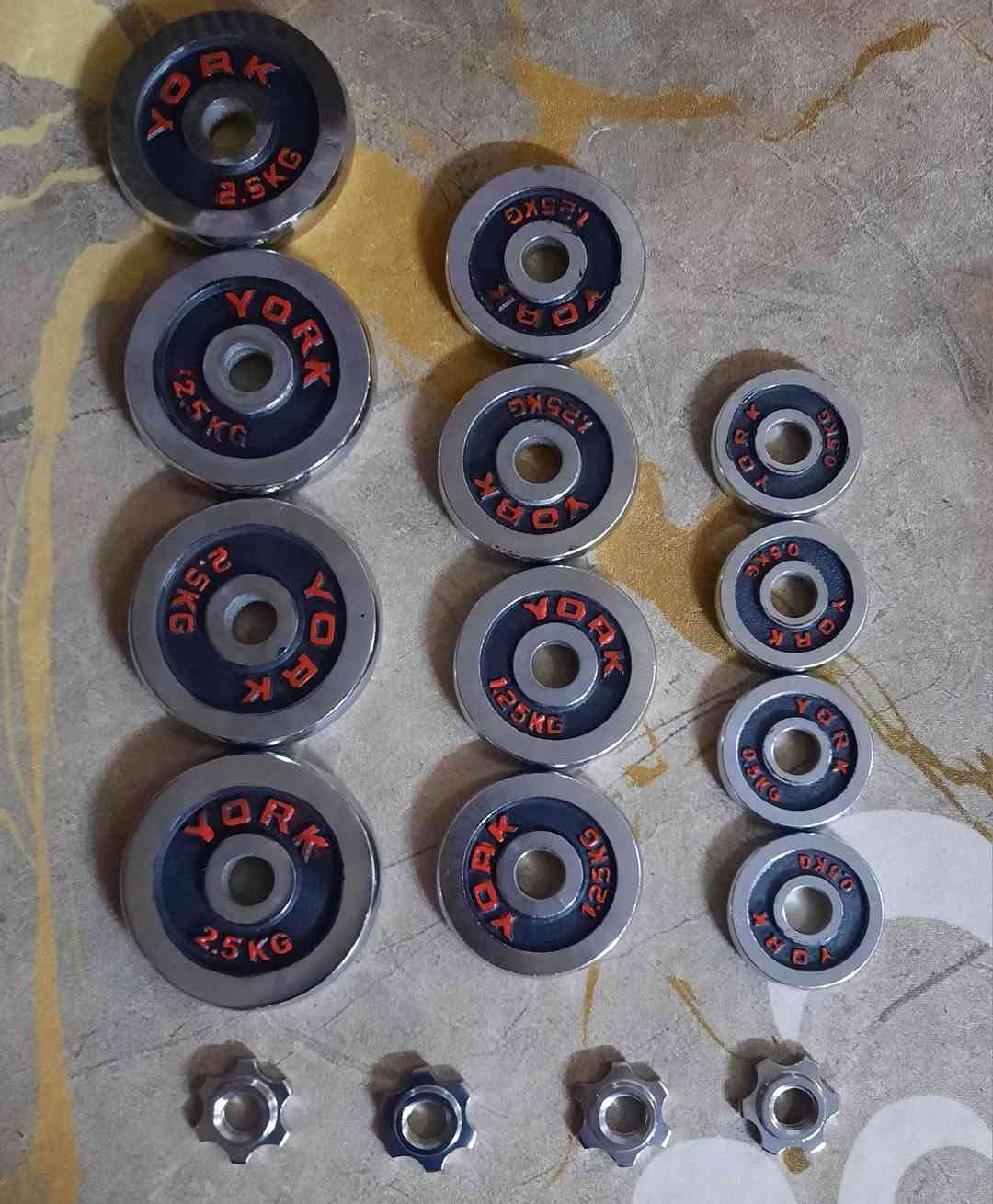 @صندوق دمبلص حديد ٢٠ كيلو للبيع الاستفسار رقم *********** كربلاء
حي ضباط الاسرة /كربلاء 

 على ٤ حديد ٢ونص كيلو  

على ٤ حديد ١وربع كيلو 

على ٤ حديد نص كيلو 

٢ مسكات ومسكة للربط بينهم 

مستعملة فقط شهر جديدة ما بيها شيء / السعر ٤٠ الف وسعرها الاصلي ٧٠ الف اللهم فقط فرق السعر للاستعمال
