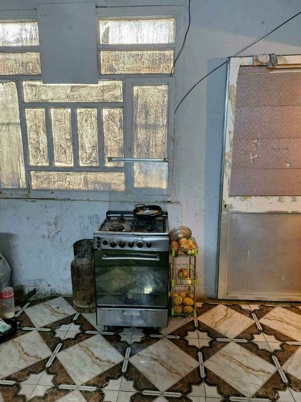 السلام عليكم للبيع 
شقه عماره طابق ارضي غرفتين نوم وصاله ومطبخ ومخزن وطرمه وحديقه 

لاستفسار ***********
خاص او واتساب
