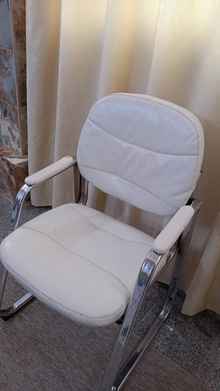 كرسي صاج سعر 20 
كرسي ستيل سعر 30
العنوان مهندسين شارع مطعم الخيمة


**إذا كنت صاحب هذا الإعلان وتريد حذفه لأي سبب، رجاءا أرسل رسالة إلى الدعم الفني**