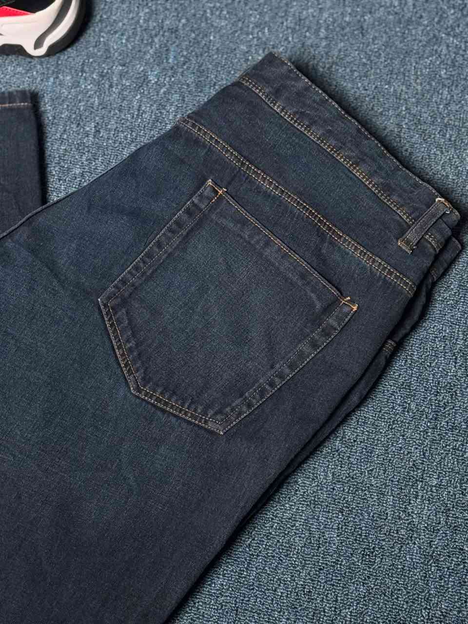 NEXT 
جينز من الماركة الانكليزية نيكست 
لون ازرق داكن 
تصميم كلاسيكي مريح 
قالب مستقيم 
غلق بسحاب 
خامة قطنية 100%
بلد الصنع : بنغلادش 
القياس : 40 
عرض الكمر : 50 سم 
الطول : 108 سم 
عرض الحجل : 22 سم 
السعر : 40 الف 
توصيل مجاني داخل بغداد وباقي محافظات العراق 🚚⁩


**إذا كنت صاحب هذا الإعلان وتريد حذفه لأي سبب، رجاءا أرسل رسالة إلى الدعم الفني**