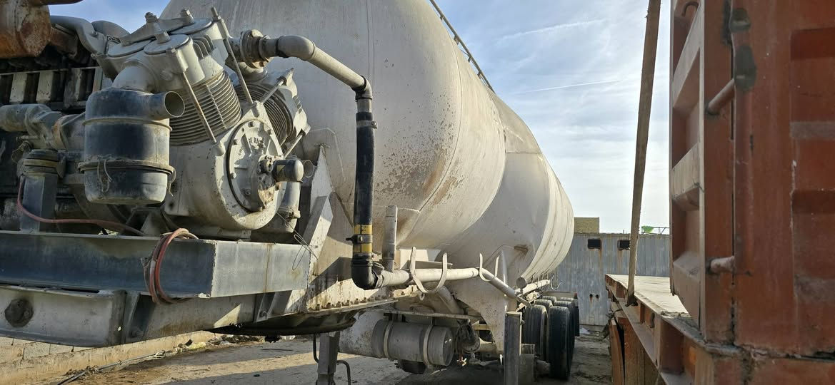 سايلوات عدد ثنين برايم سويدي الأحمر تخم تاير ضاغطة أم الطير دويز 3 بستم الأبيض أربع دنكير وتايراته نص عمر ضاغطة أم الطير دويز اربع بستم يحملن من ال50 وجوه للاتصال ***********
