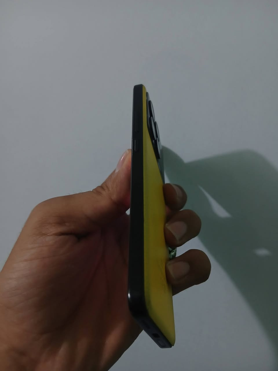 بوكو 6 برو 5 جي  ذاكره 512 جهاز نظافه 100 فقط بس البصمه ما تشتغل سعره 225... ***********
