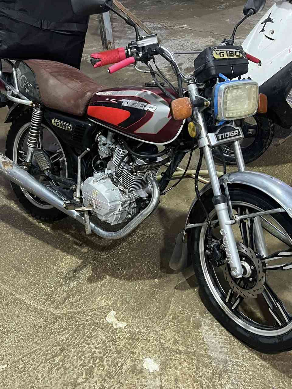 دراجه تايكر  5 كير موديل ٢٠٢٠ نضيفه ماناقصها شي سلف هندر شغال مكينه ناعمه كير ناعم هورن شغال السعر 370 مكاني الديوم رقم ***********
